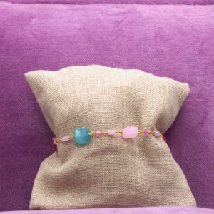 Bonbon Rosa e Azzurro_CBR0010010022 - Bracciale con pietre rosa e azzurre su catena placcata oro.