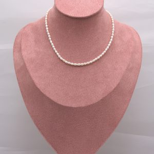 Girocollo Perle di Riso_CCL0028001090 - Collana girocollo con perle naturali a forma di chicco di riso