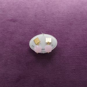 Orecchini rosa pastello in argento 925 con pendente a cubetto