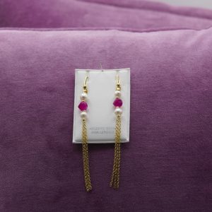 COR0031010065_Orecchini pendenti con perle, cristallo fucsia e catenelle oro in argento 925